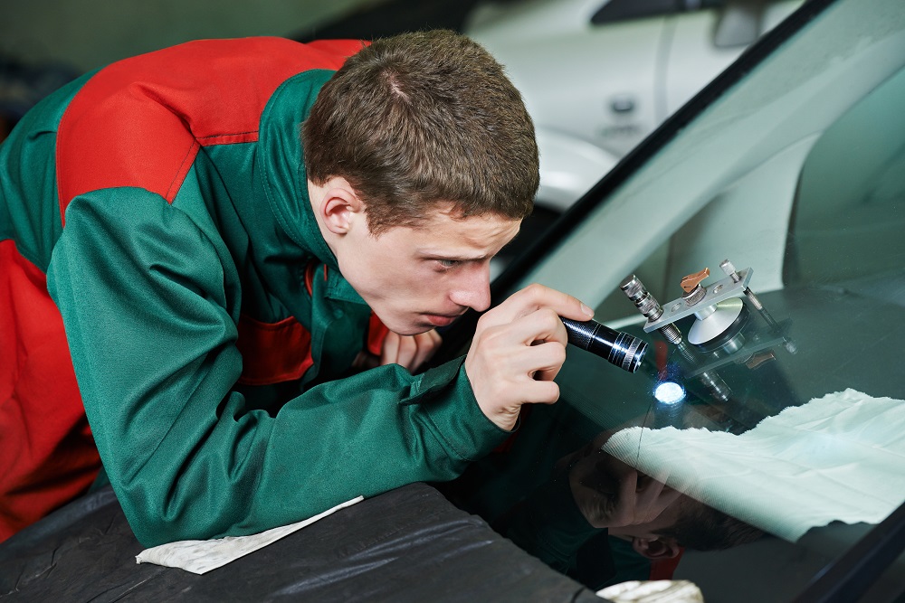 How to Find Same-Day Auto Glass Repair